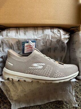 Skechers Women’s Hands Free Slip-ins Knit Sneaker in Light Taupe/Lavender Sz 7.5